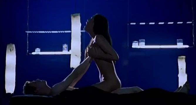 Голая Айна Клотет - Mola ser malo (2005)