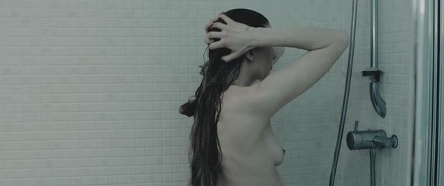 Голая Анна Доусон - Существо из бездны (2016)
