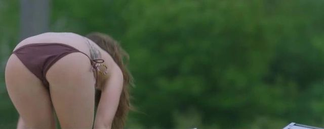 Брайана Эвиган в бикини из фильма "Паранормальный остров" (2014)
