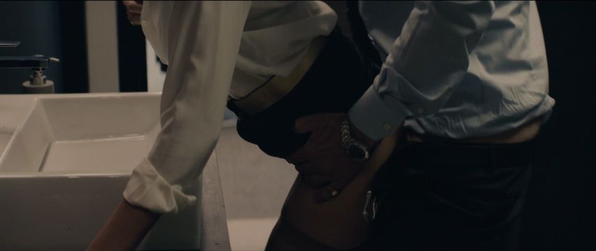 Шарлиз Терон занимаеться сексом в офисе из фильма "Гринго" (2018)