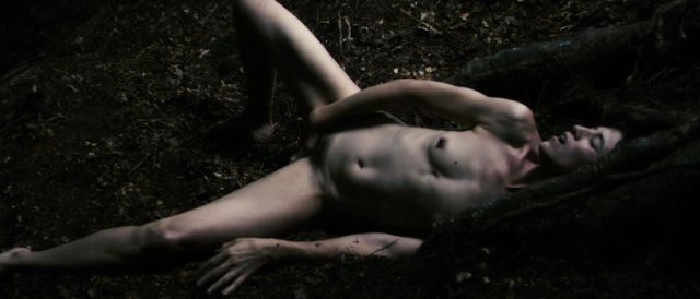 Голая Шарлотта Генсбур - Антихрист (2009)