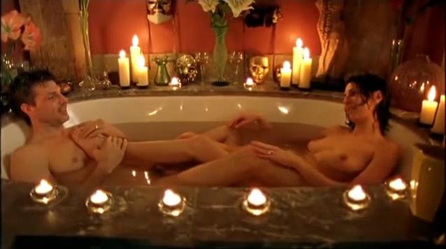Голая Джина Бельман, голая Кристен МакМенами и сексапильная Лидия Зовкич - Married/Unmarried (2001)