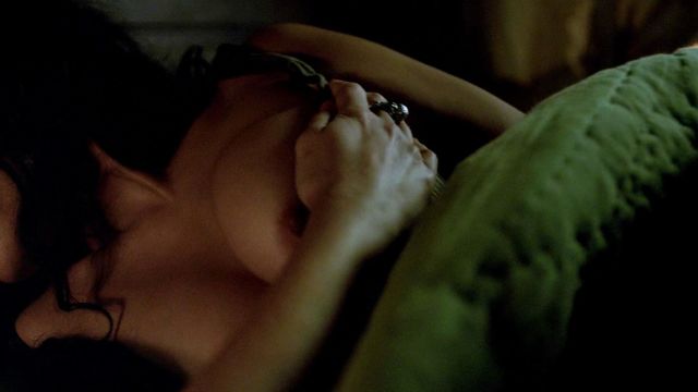 Голая Джессика Паркер Кеннеди и сексуальная Клара Пэджет - Черные паруса сезон 2 серия 2 (2015)