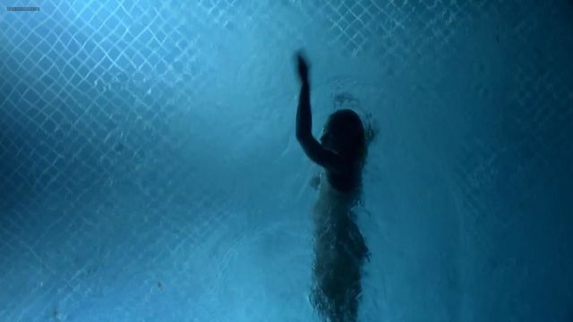Келли Линч в бассейне - Волшебный город сезон 2 серия 2 (2013)
