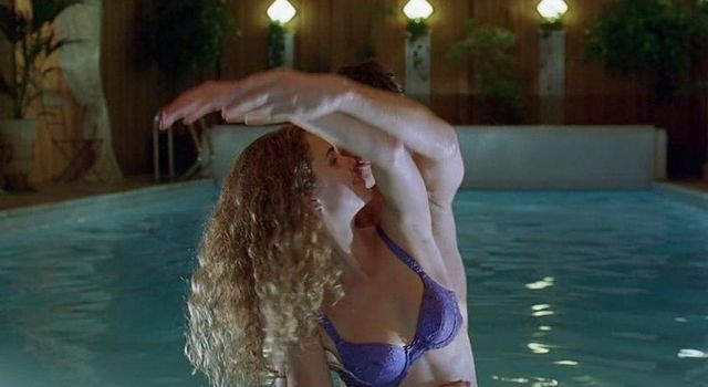Сексуальная Кери Рассел - Без ума от Мамбо (2000)