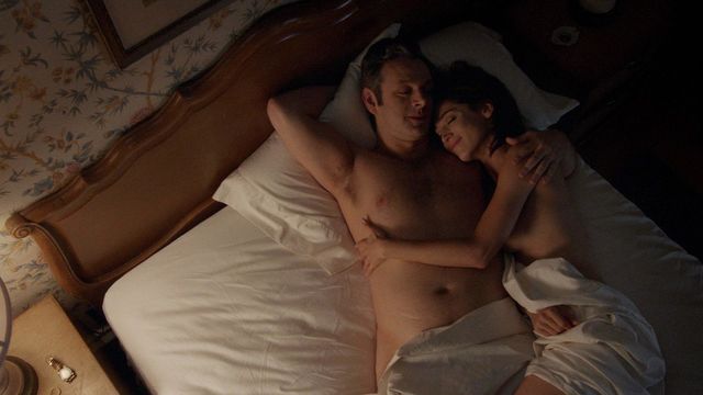 Лиззи Каплан голая в постели - Мастера секса сезон 3 серия 5 (2015)