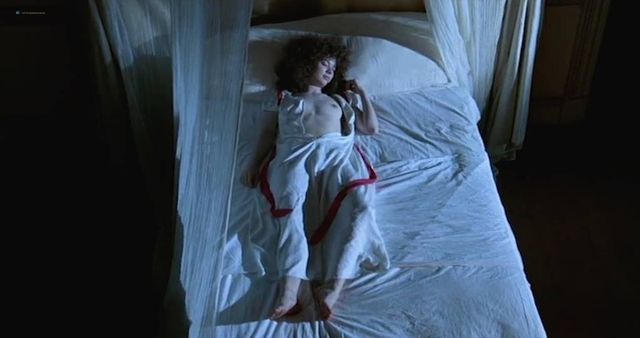 Голая Мириэм Сир, сексапильная Наташа Ричардсон и голая Паскаль Кинг - Готика (1986)