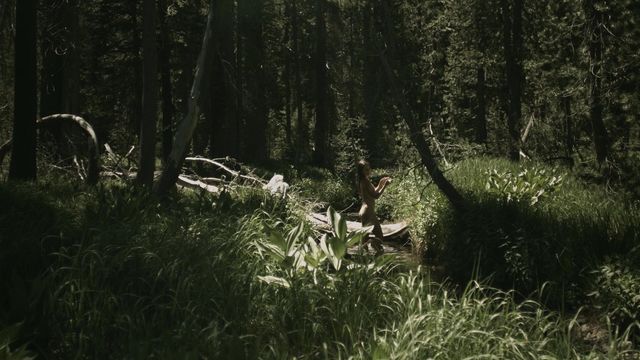 Голая Надя Ланфранкони - Охота за мертвецом (2015)