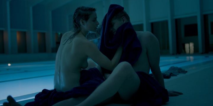 Сексуальная Ниамх Алгар - МатьОтецСын (2019)
