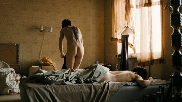 Голая Нуми Рапас и голая Лена Эндре - Девушка с татуировкой дракона (2009)
