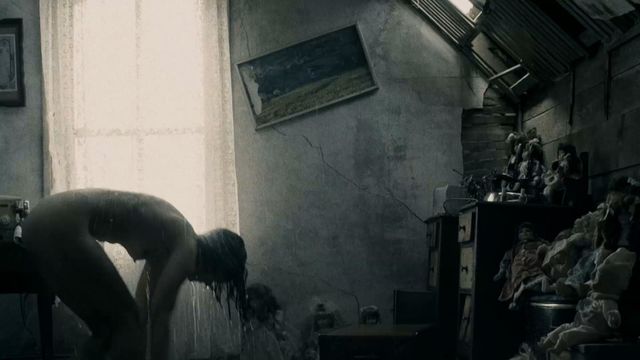 Голая Шаннин Соссамон - The Day (2011)