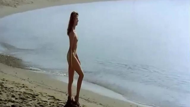 Голая Виктория Абриль - Девушка в золотых трусиках (1979)