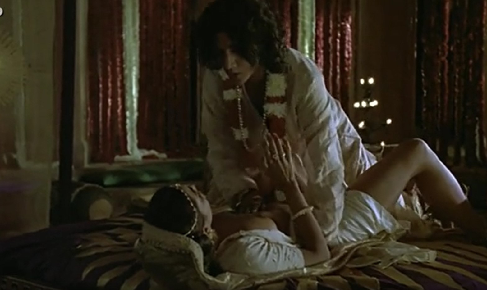 Голая Сарита Чоудхури - Кама Сутра: История любви (1996)