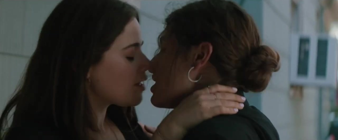 Сексуальная Молли Гордон и сексуальная Рэйчел Сеннотт - Крошка Шива (2020)