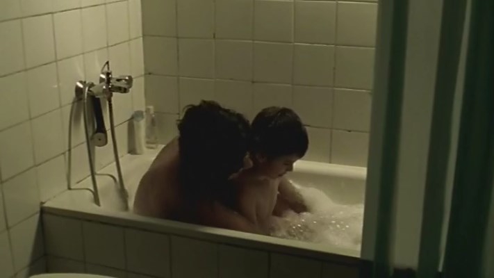 Голая Лусия Кинтана – В яме (2006)