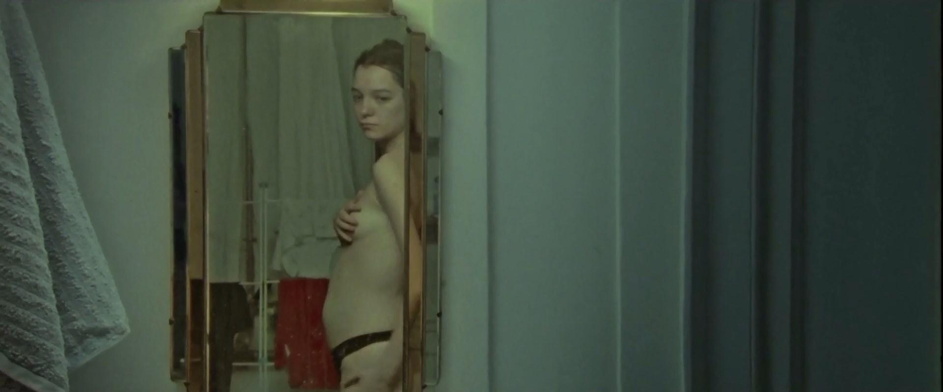 Голая Эсме Крид-Майлс - Jamie (2020)