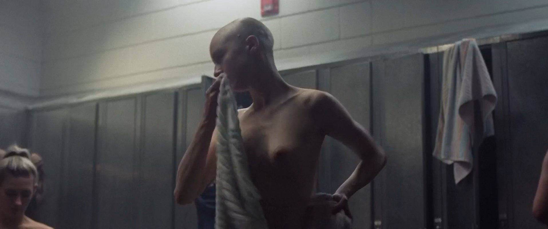 Голая Кейси Рол и сексуальная Эмбер Андерсон - Ложь во спасение (2019)