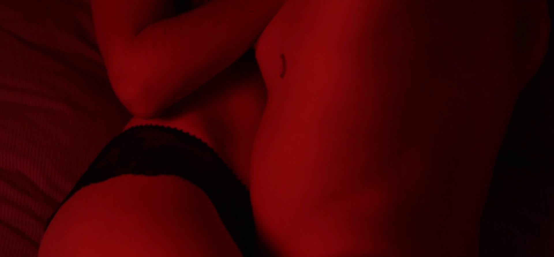 Сексуальная Джулиет Льюис - Mon Eden (2020)