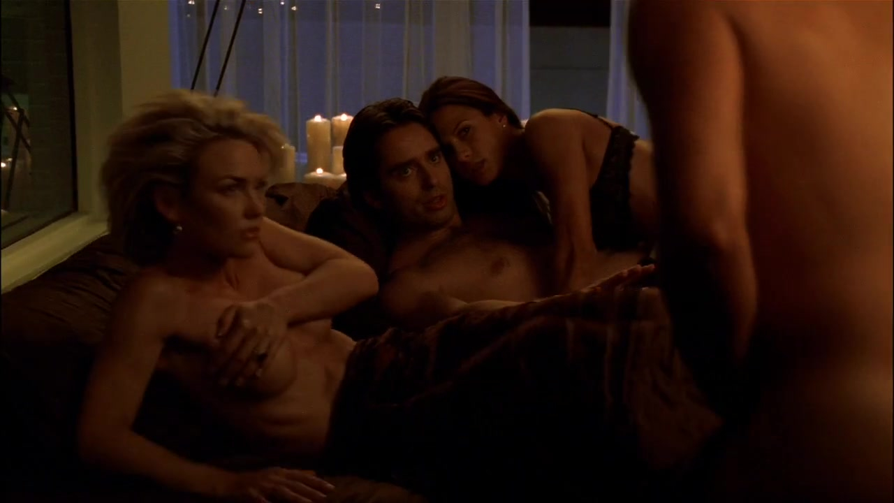 Сексуальная Келли Карлсон и сксуальная Рона Митра - Части тела 3 сезон 3 серия (2005)