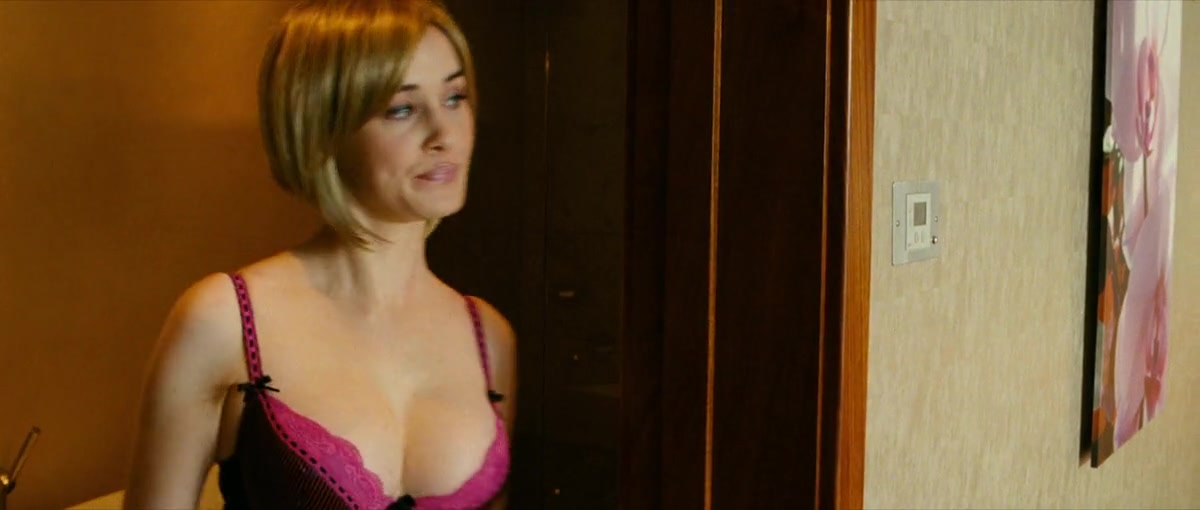 Сексуальная Сара Грин и сексуальная Доминик МакЭллиготт - Однажды в Ирландии (2011)