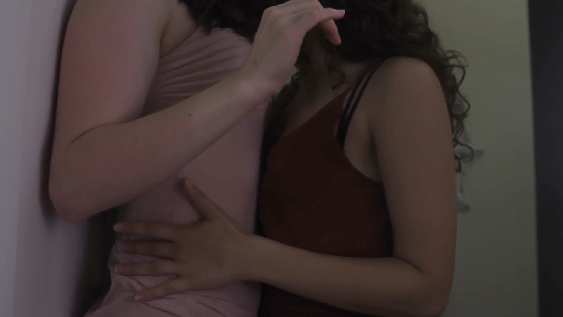 Голая Дженнифер Сутер и сексуальная Сара Самнер - Experience Curve 2 сезон 2, 6 серии (2018)