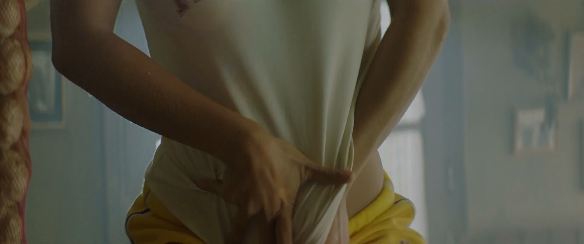 Сексуальная Камилль Раза и сексуальная Марго Дюфрен - Девушки с шариками (2018)