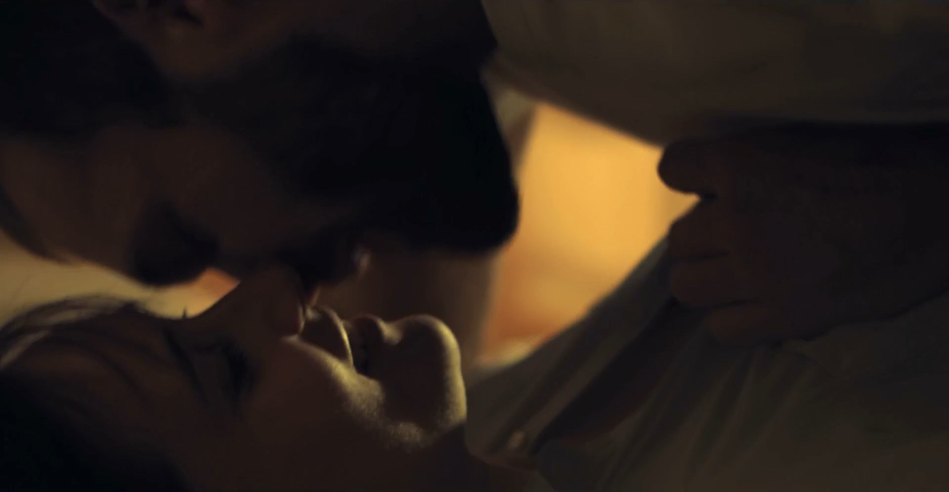 Сексуальная Жюли де Бона - Un regret (2015)