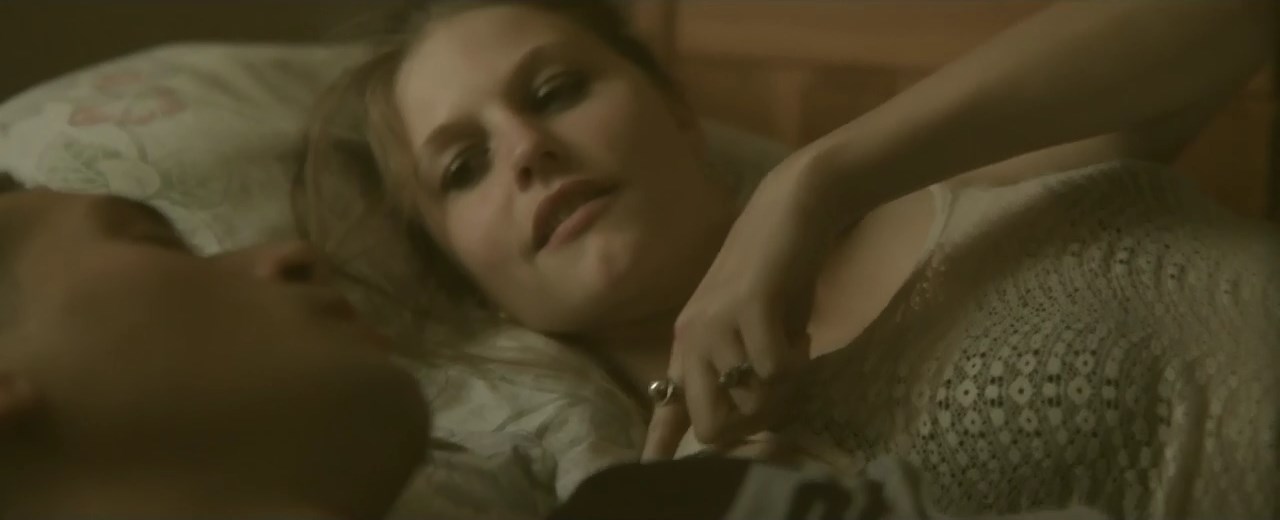 Сексуальная Элена Коппжан - Il n'y a pas sans toi (2011)