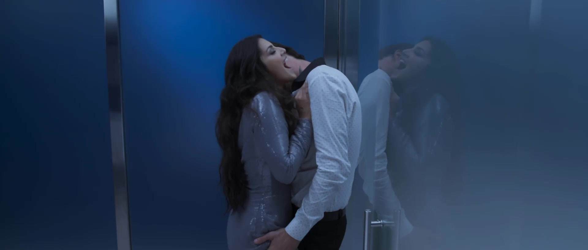 Сексуальная Каришма Танна и сексульная Санни Леоне - Пули 1 сезон 4, 5, 6 серии (2021)