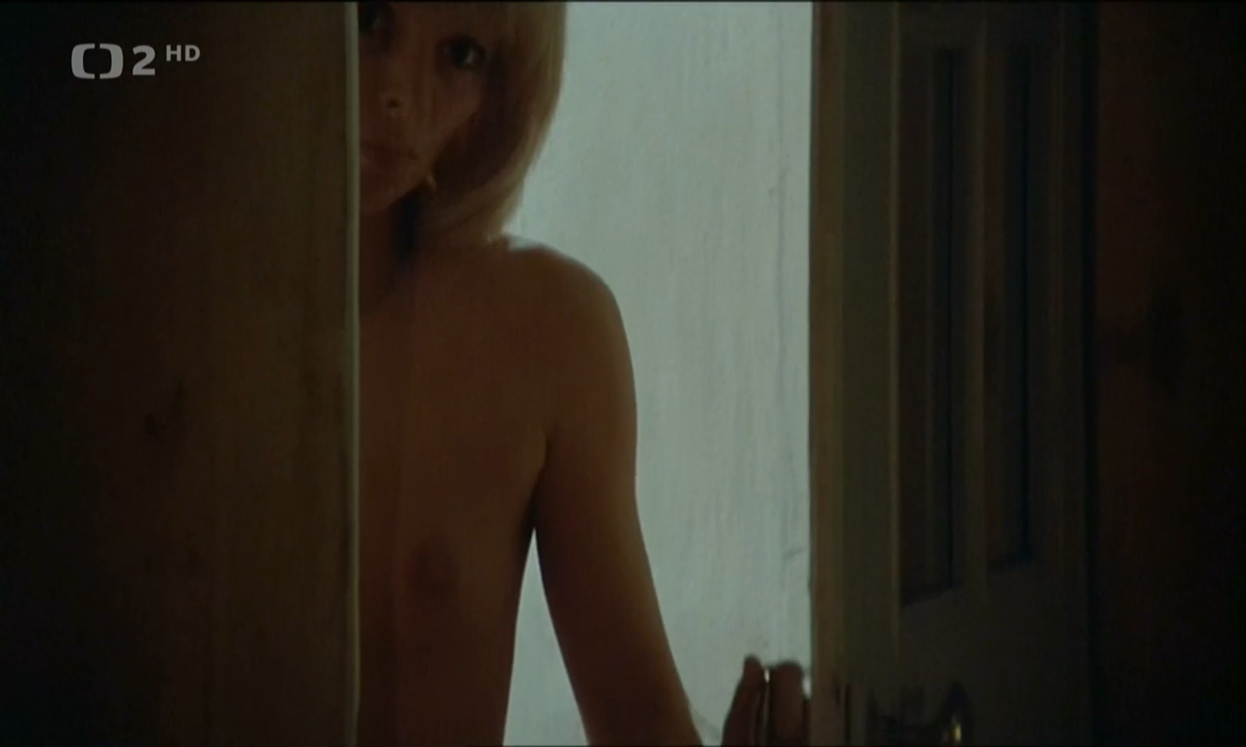 Голая Мирей Дарк – Ледяная грудь (1974)