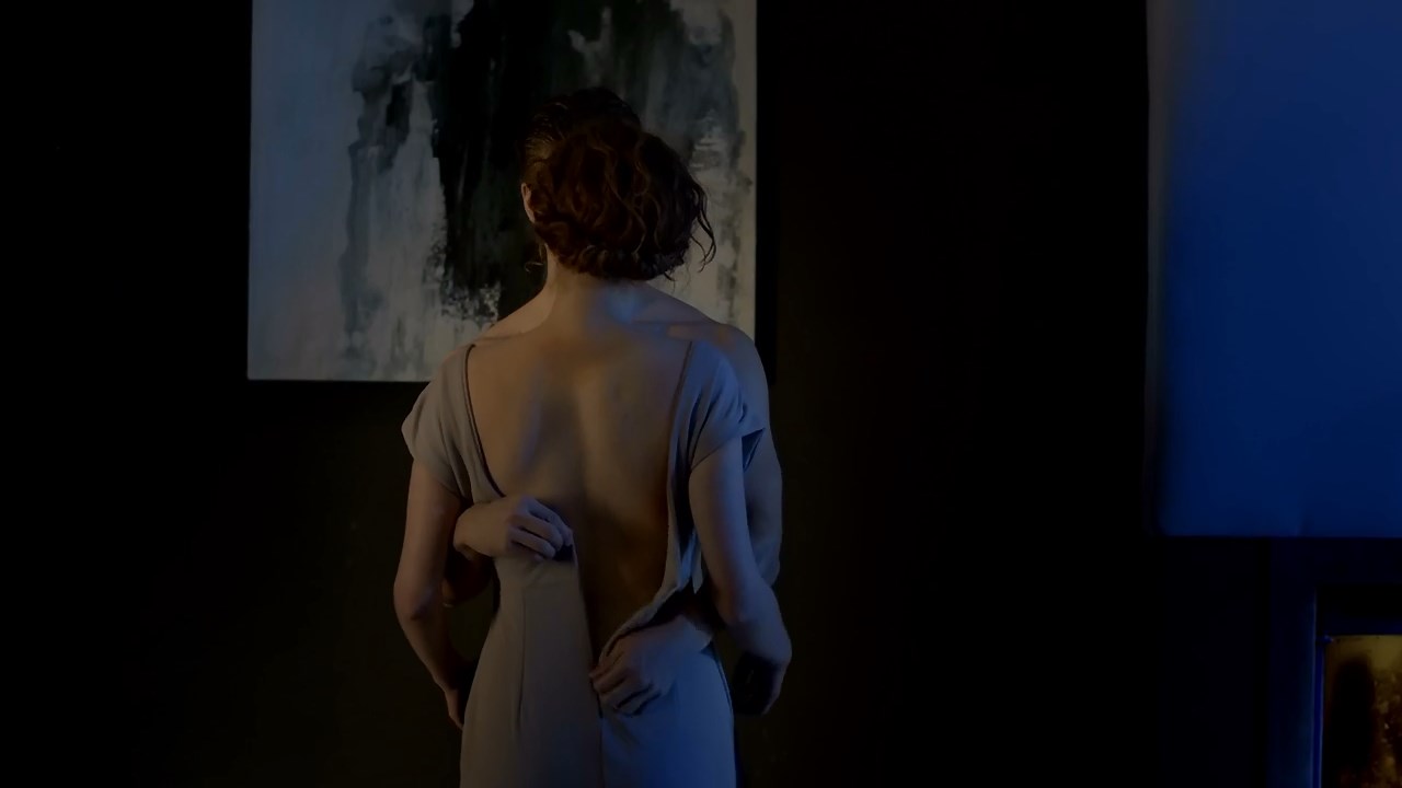 Сексуальная Сара Этьенн (Сара Линаже) – Replica (2014)