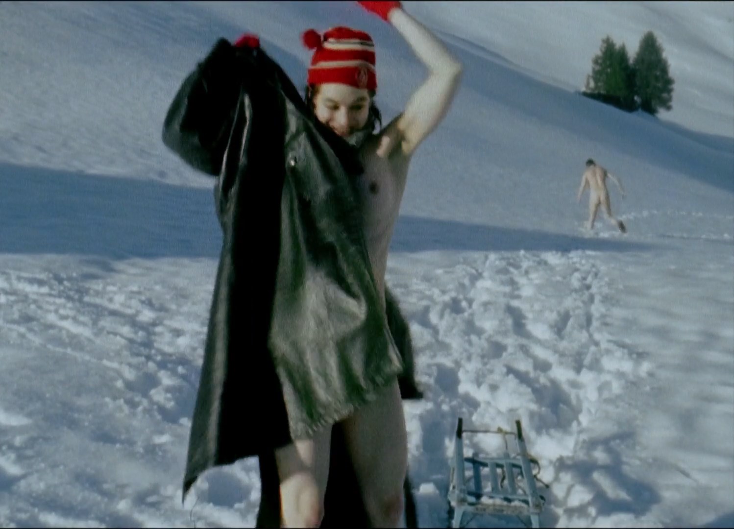 Голая Изабель Штоффель – The Flasher from Grindelwald (2000)