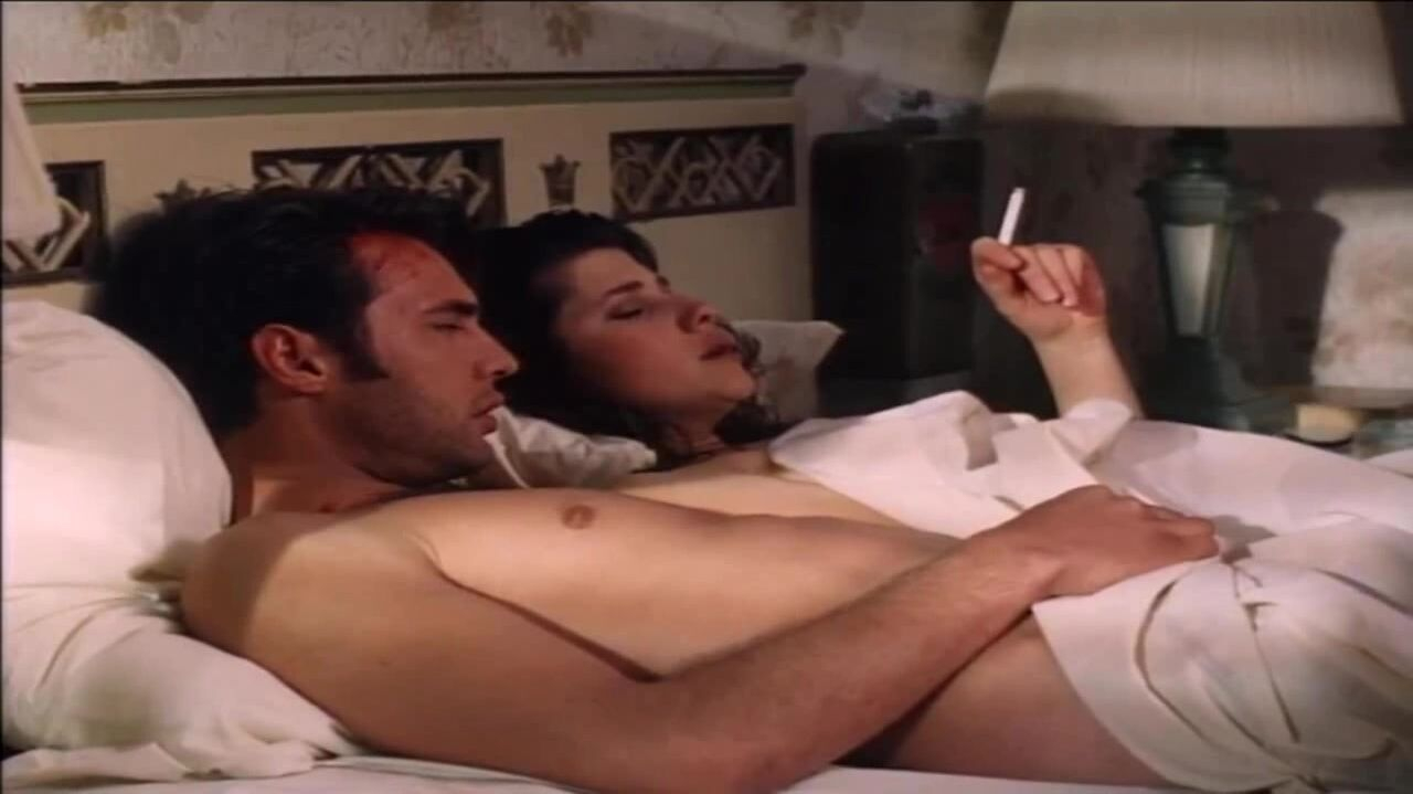 Сексуальная Линда Кэрол, сексуальная Александра Пол и сексуальная Дафне Зунига - Загадочное исчезновение (1992)
