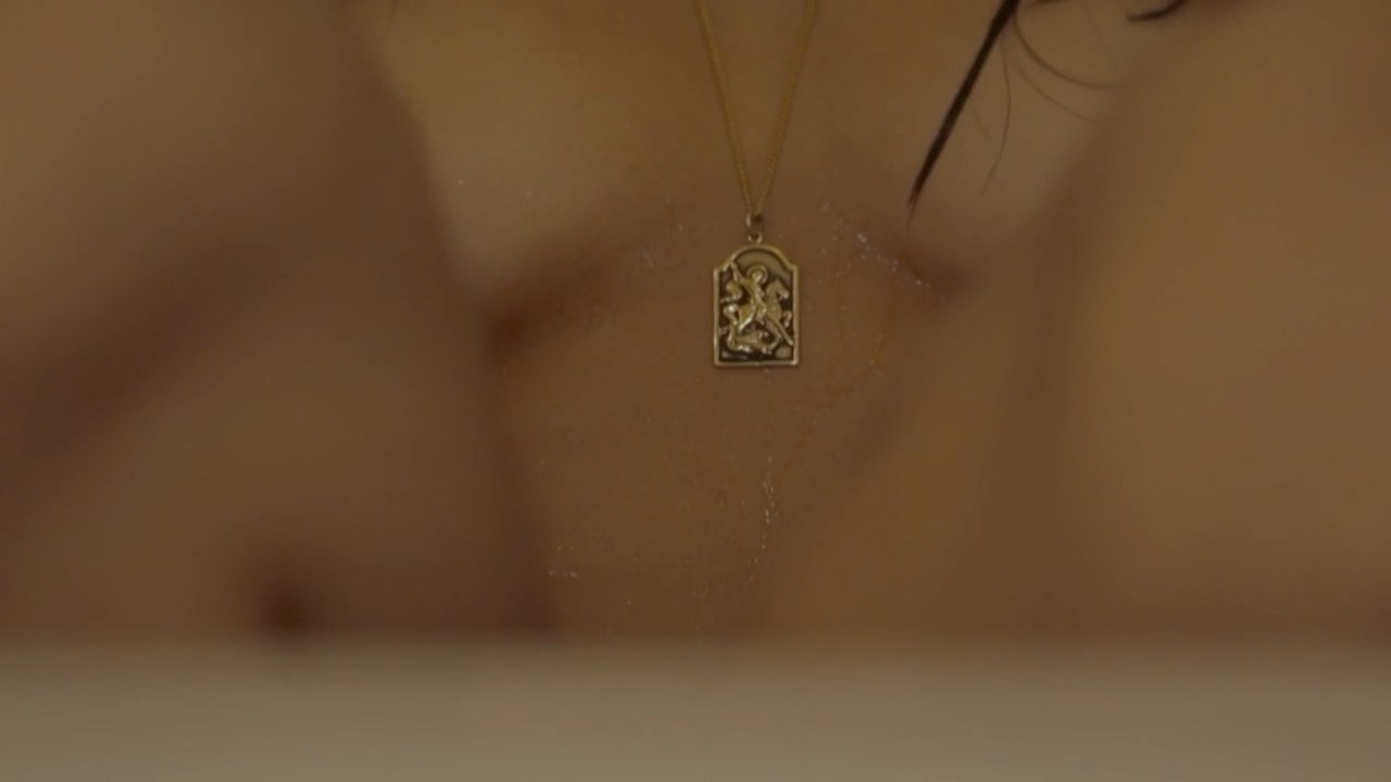 Сексуальная Анжелика Абрамович – The Horse (2013)