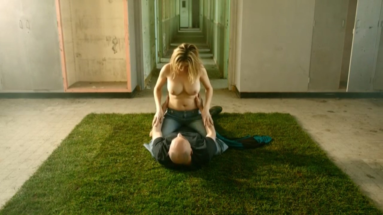 Голая Соня Дюфо - Désafecté(e) (2013)