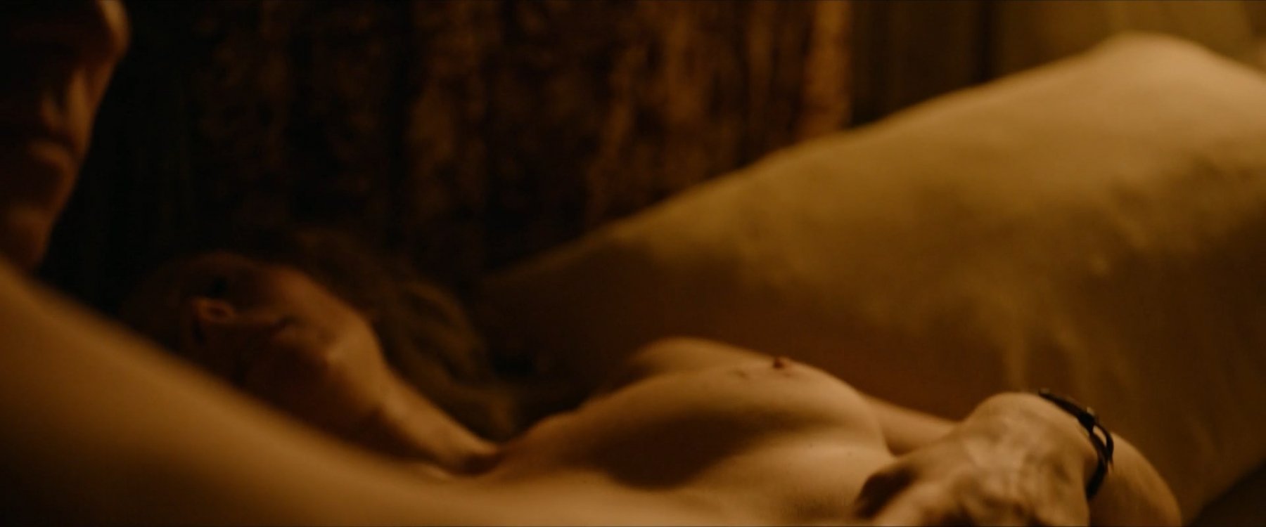 Голая Ванесса Фонте - Часовые (Sentinelles) 1 сезон 4 серия (2022)