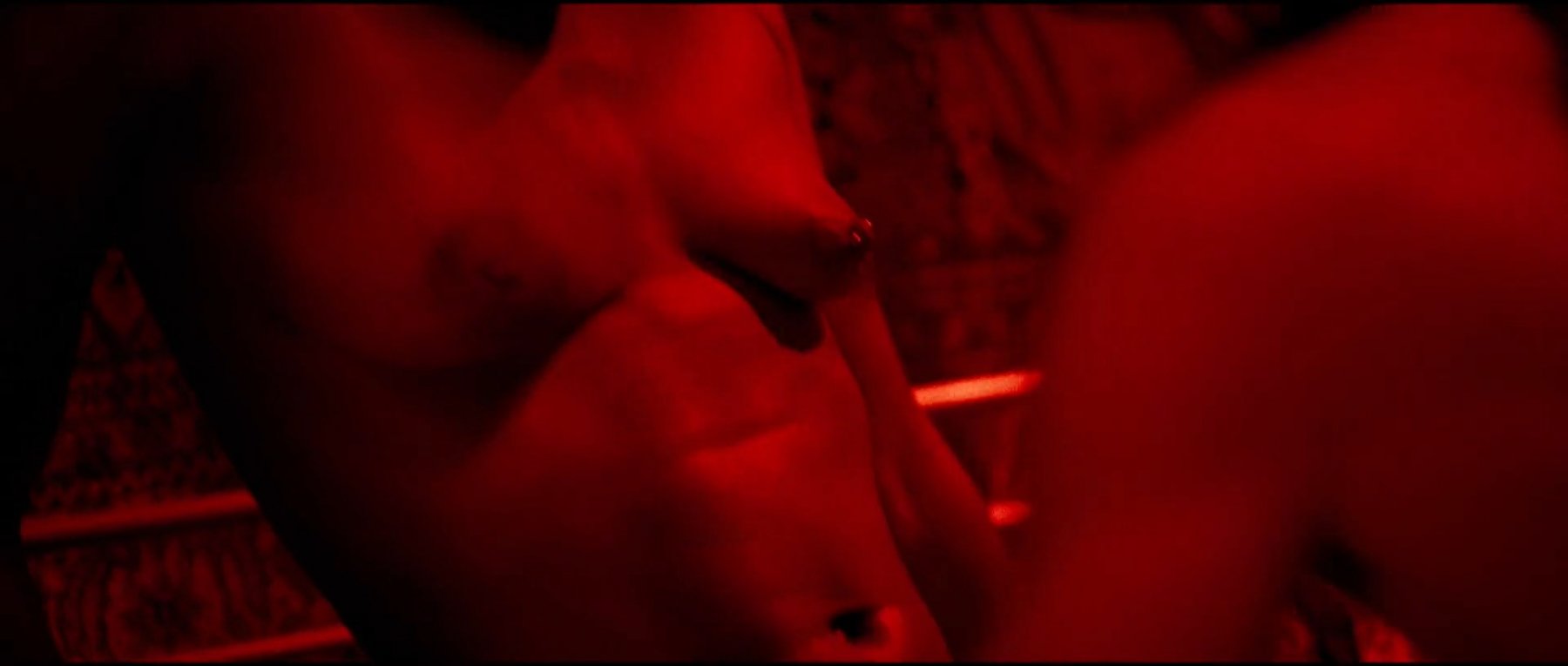 Голая Диана Тенкоранг - Цветы зла (Pahan kukat) (2016)