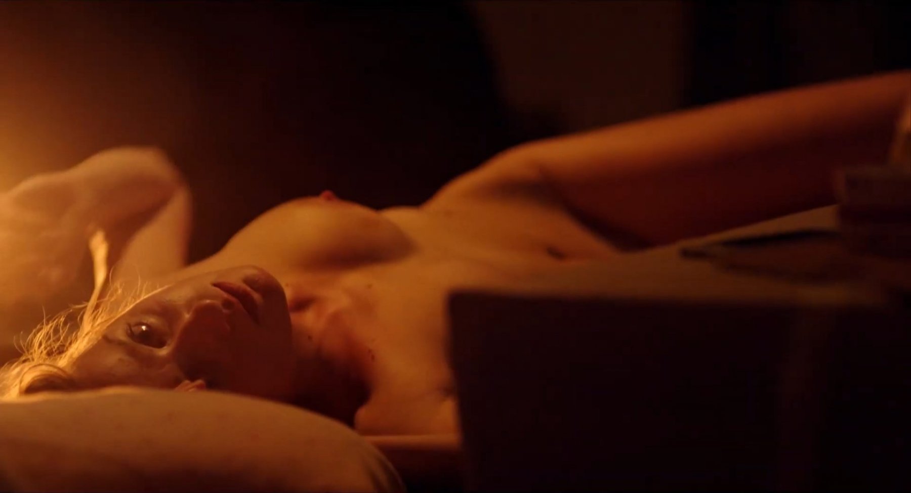 Голая Агнешка Скшипчак - Заклинания мамы Марии (2017)