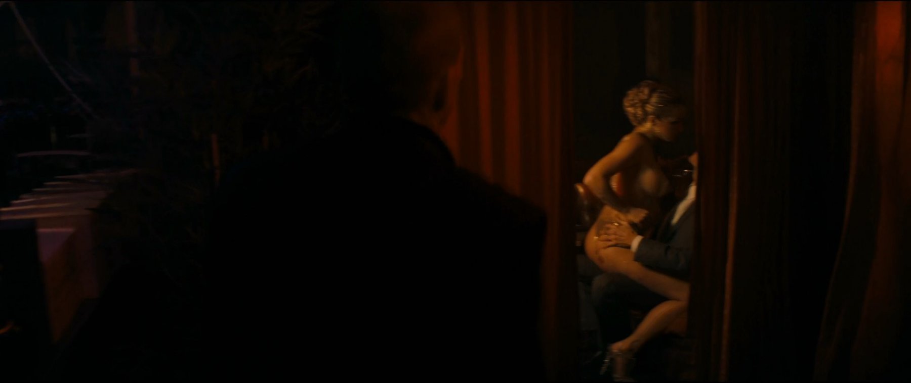 Сексуальная Келли Ван Хоорд - Лукас (2018)