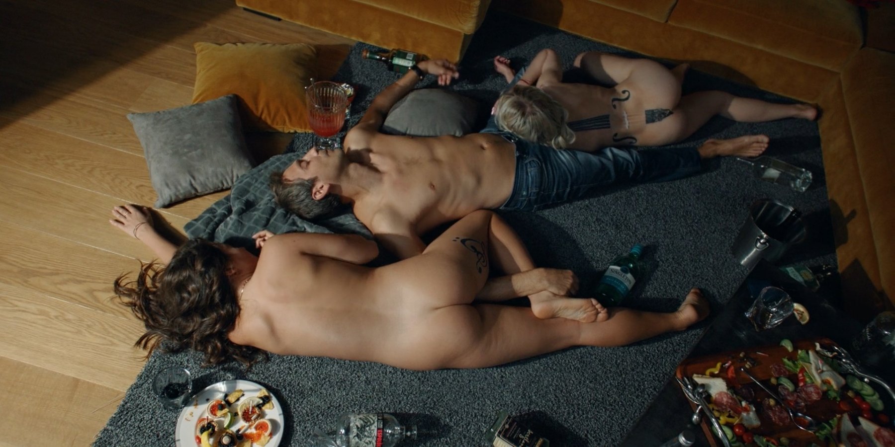 Голая Алина Рачковская - Струны 1 сезон 1-2 серии (2021)