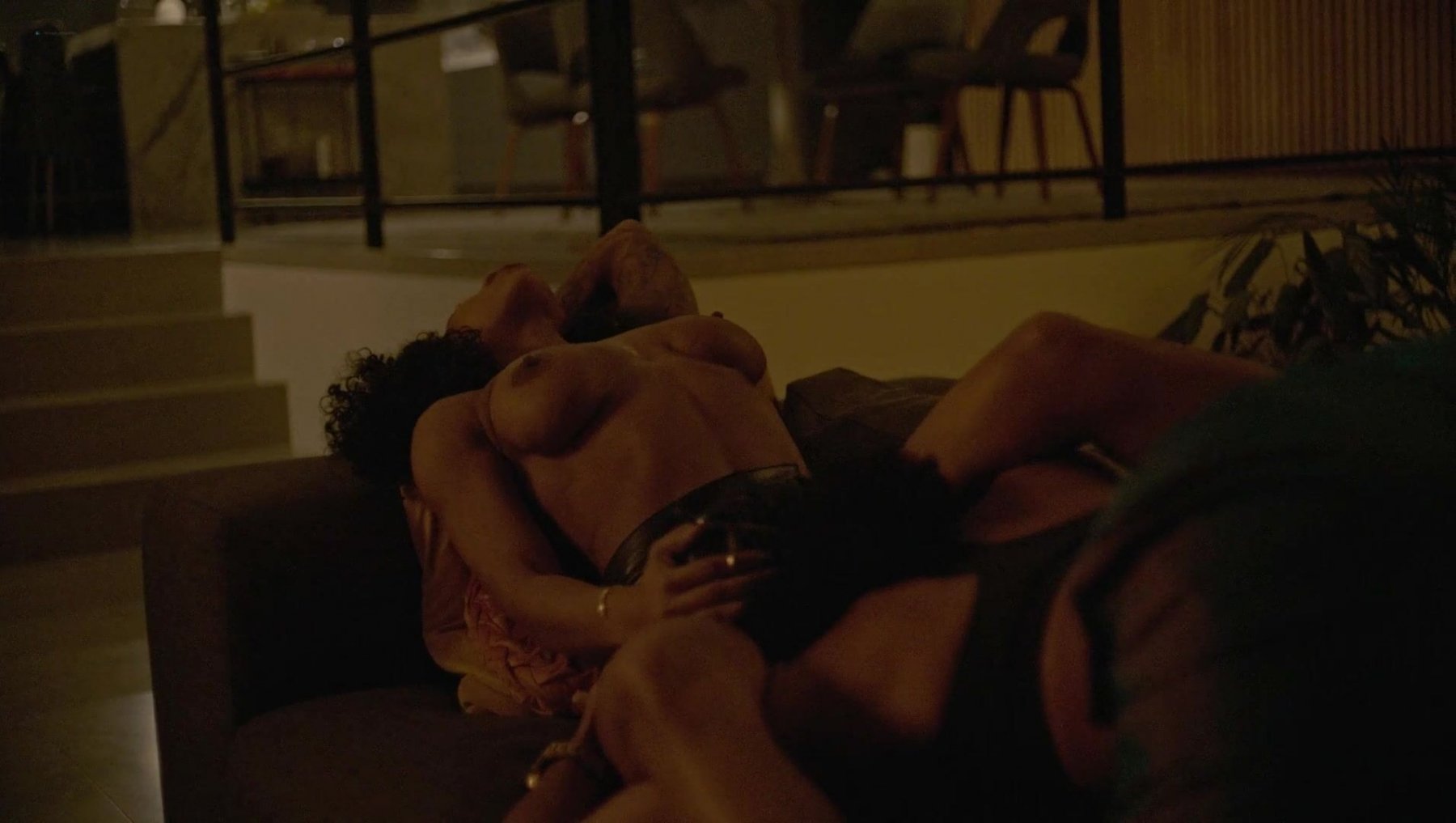 Голая Бриттани Эс Холл - Настоящий рэп 2 сезон 7 серия (2023)