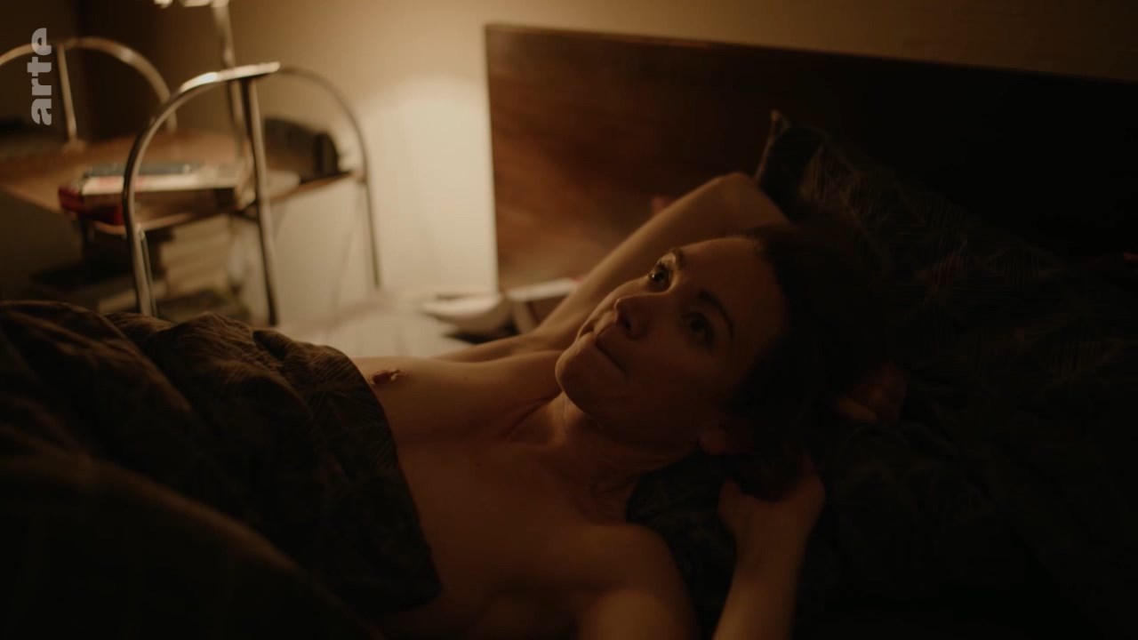 Голая Лиза Мария Поттхофф - Gefahrliche Wahrheit (2021)