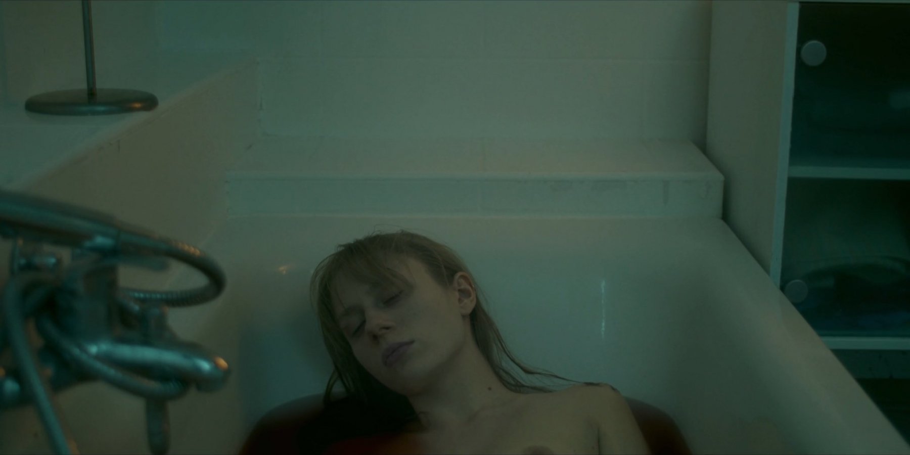 Голая Александра Рыковска - Колыбельная (2023)