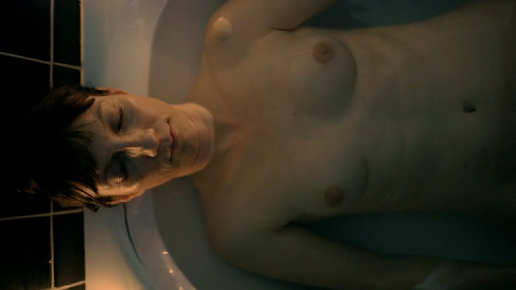 Голая Эйсил Йлтан - Steel + Water (2018)