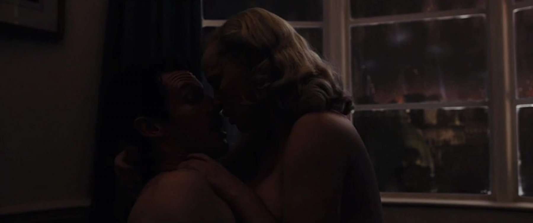 Сексуальная Йоанна Кулиг - Властелины воздуха 1 сезон 4 серия (2024)