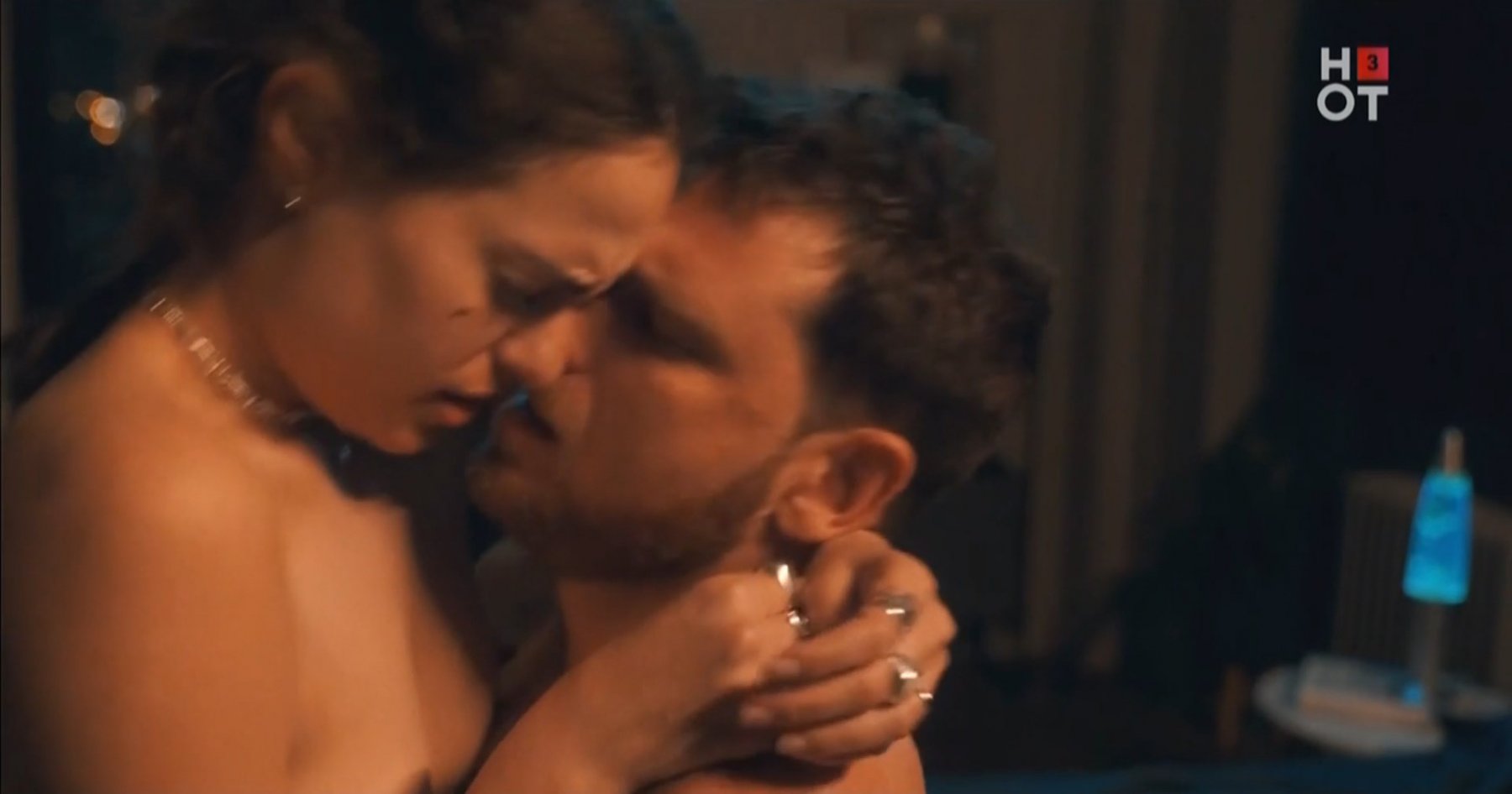 Голая Дар Зузовски - Corduroy 1 сезон 1-2 серии (2023)