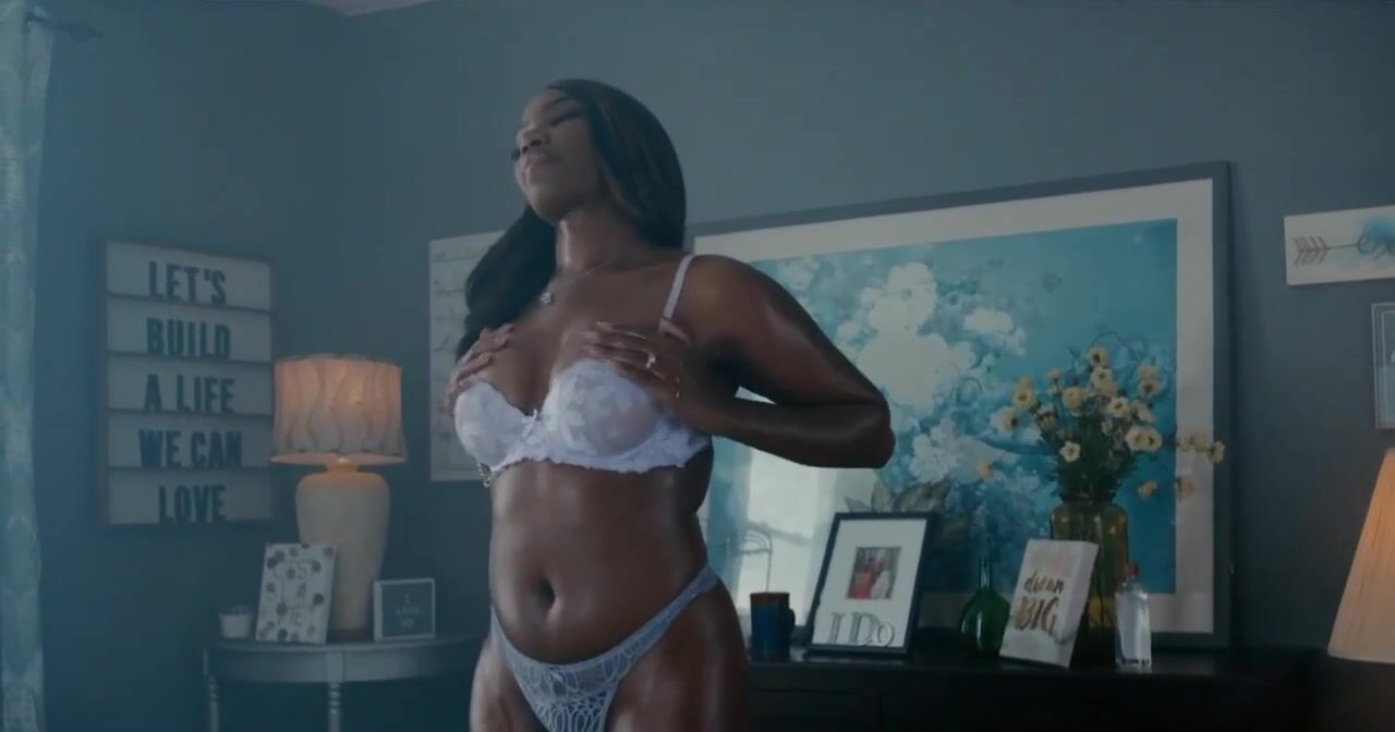 Сексульная Элизабет Фокс - Газонокосильщик (2024)