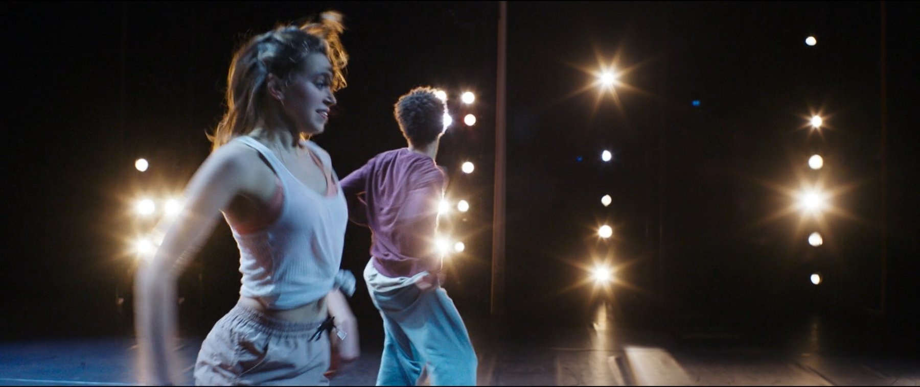 Сексуальная Александра Пфайфер - Твое сердце танцует в ритм (2020)