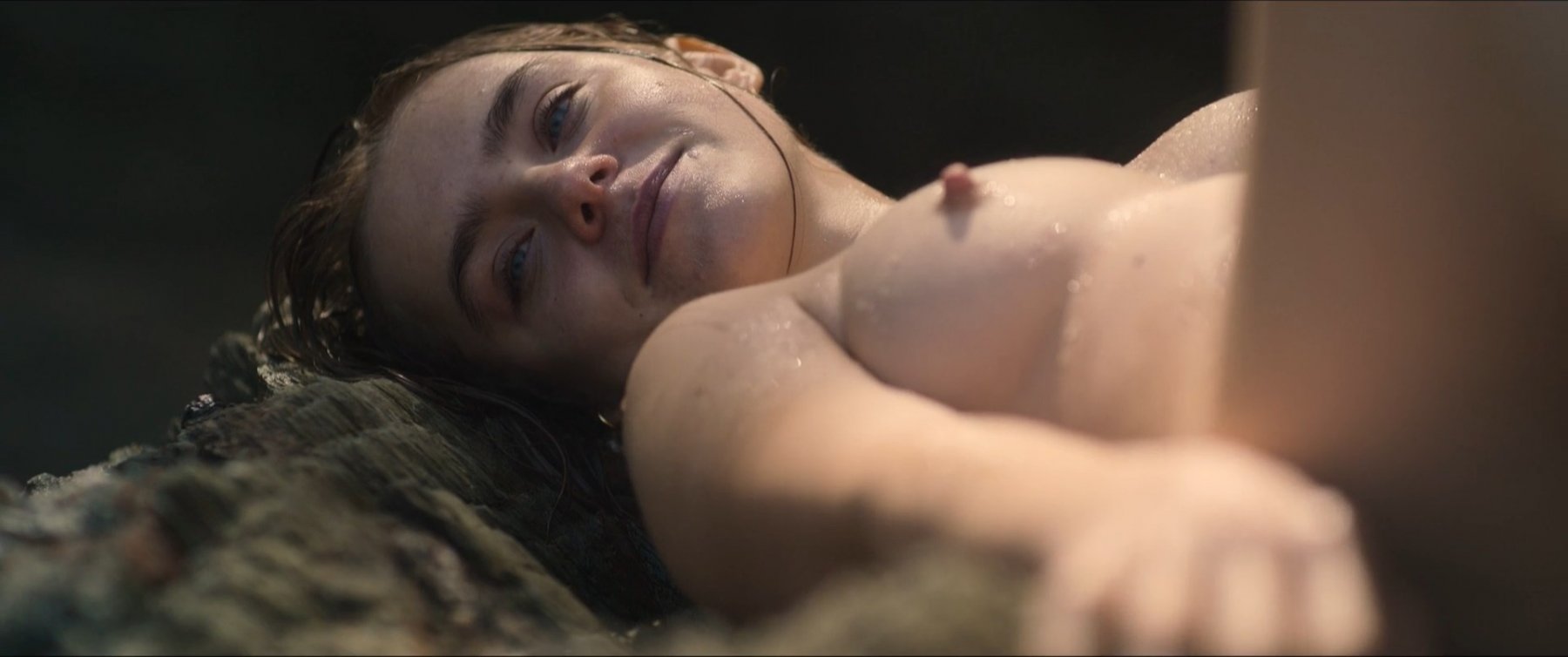 Голая Клара Галле - Из моего окна: За морями (A través del mar) (2023)