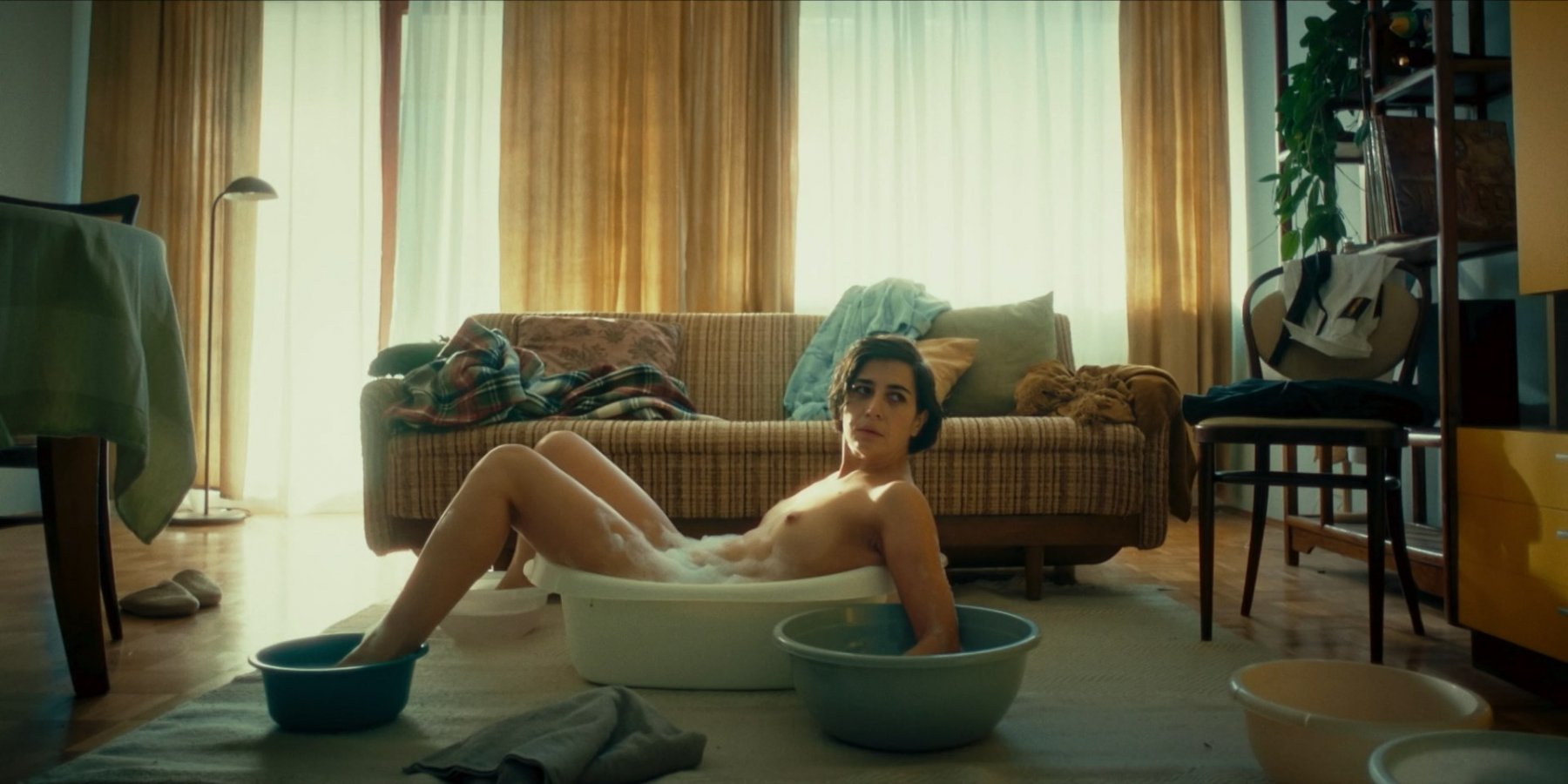 Голая Иона Якоб - Мы могли бы быть мертвы (2022)